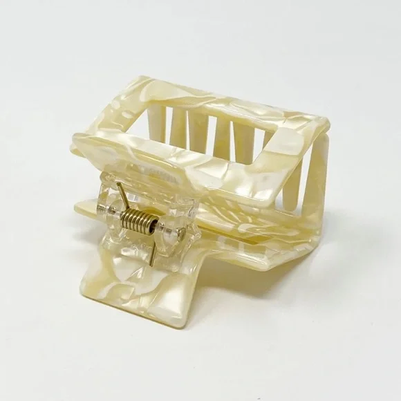 Acrylic Claw Clip Pearl or Tortoise Cheetah Hair Clip - Picture 5 of 12